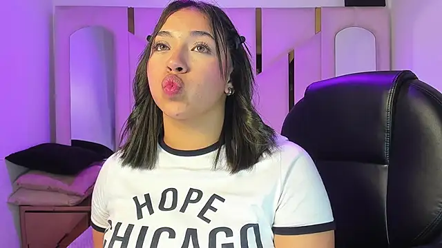 IsabellRodriguez18 online show from 04.04.26