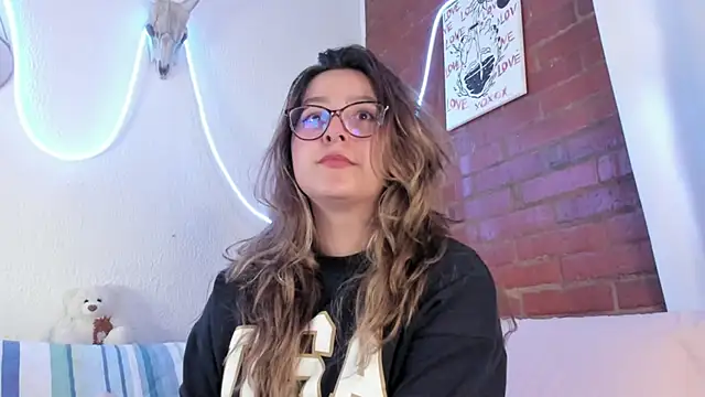 Snapshot of Hazelbrownn2000 chatting on 03.12.25 Hazelbrownn2000 online show from 03.12.25