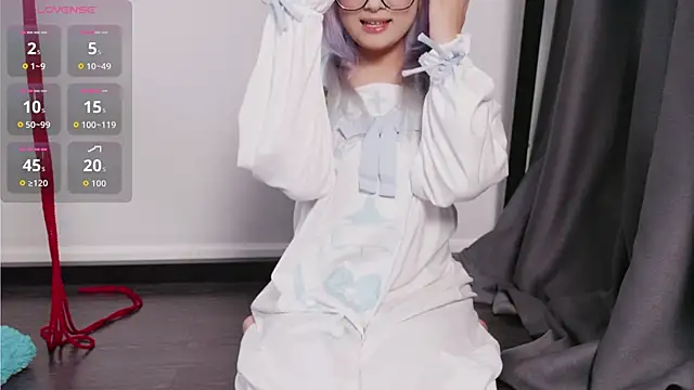 Snapshot of Yu_UwU_ chatting on 10.17.25 Yu UwU  online show from 10.17.25