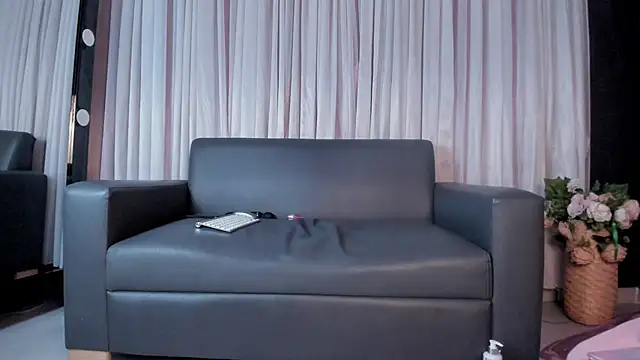 Snapshot of Samantha__cooper chatting on 02.25.25 Samantha  cooper online show from 02.25.25