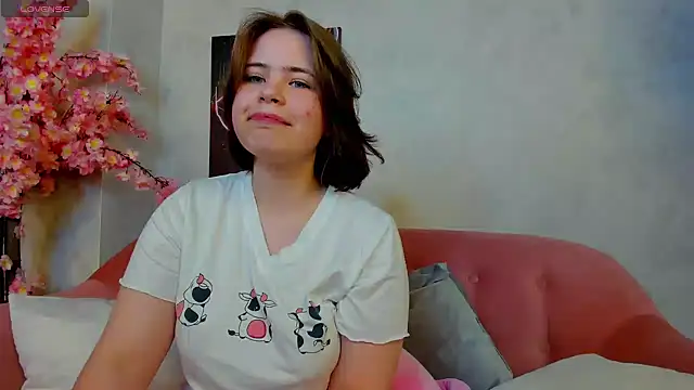 Snapshot of EricaElliott chatting on 02.04.25 EricaElliott online show from 02.04.25