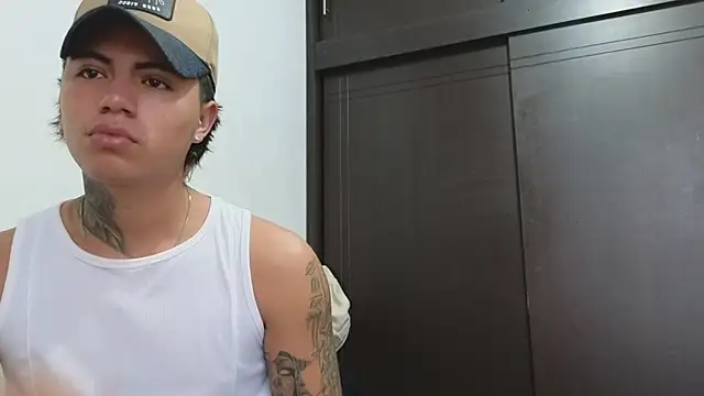 Snapshot of Thiago_x_Sahara chatting on 02.25.25 Thiago x Sahara online show from 02.25.25