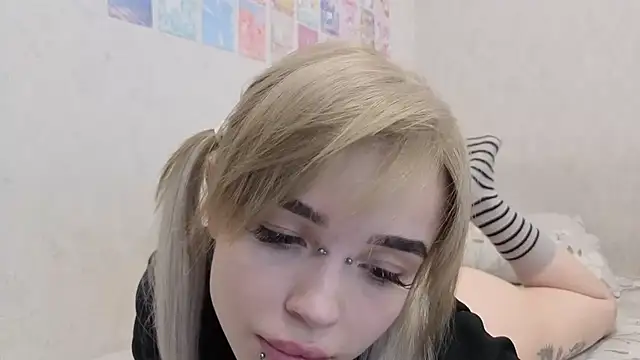 Snapshot of emodreamgirl chatting on 05.17.26 emodreamgirl online show from 05.17.26