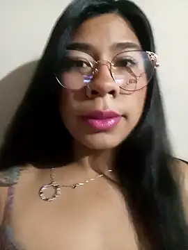 Snapshot of Pamelamilkk_1007 chatting on 02.05.25 Pamelamilkk 1007 online show from 02.05.25