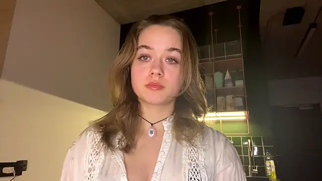 RoxyStar17 online show from 01.20.25