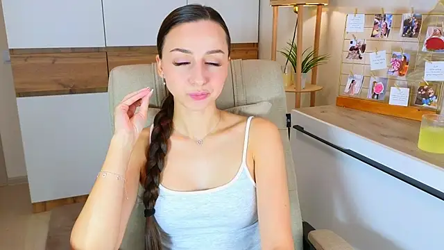 Snapshot of mellowness_ chatting on 10.02.25 mellowness online show from 10.02.25