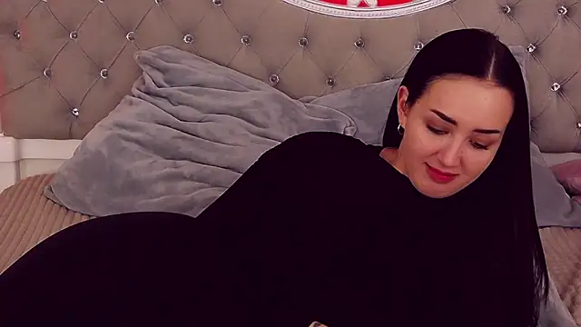 KimKhallifa online show from 02.19.25