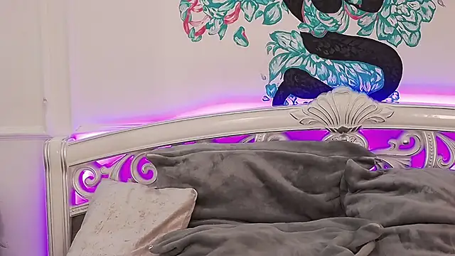 KimKhallifa online show from 03.19.25