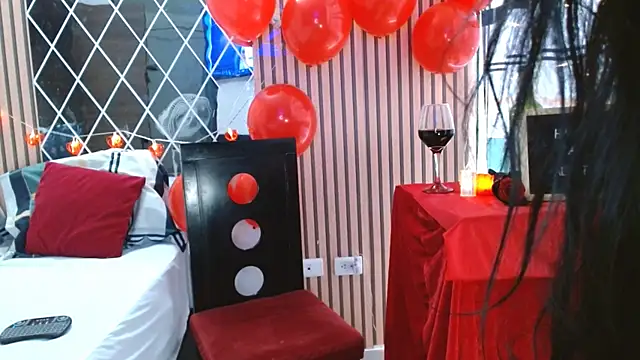 Snapshot of emmariders2 chatting on 02.14.25 emmariders2 online show from 02.14.25