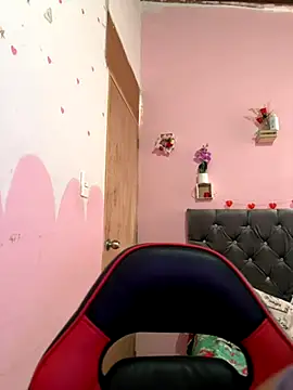 Snapshot of emmariders2 chatting on 10.06.25 emmariders2 online show from 10.06.25