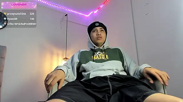 Snapshot of Br4ndxpimm chatting on 10.13.25 Br4ndxpimm online show from 10.13.25