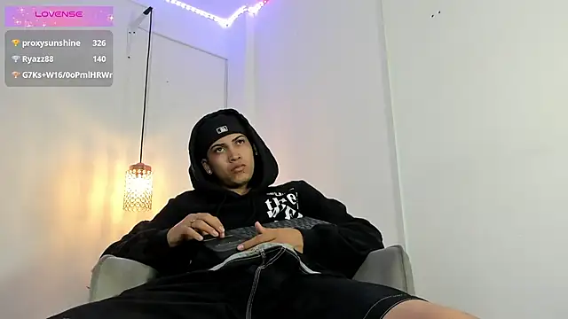 Snapshot of Br4ndxpimm chatting on 10.14.25 Br4ndxpimm online show from 10.14.25