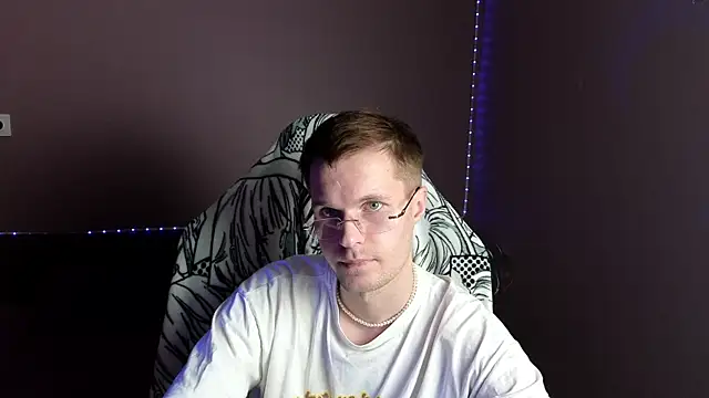 Leonnextdoor online show from 01.02.25