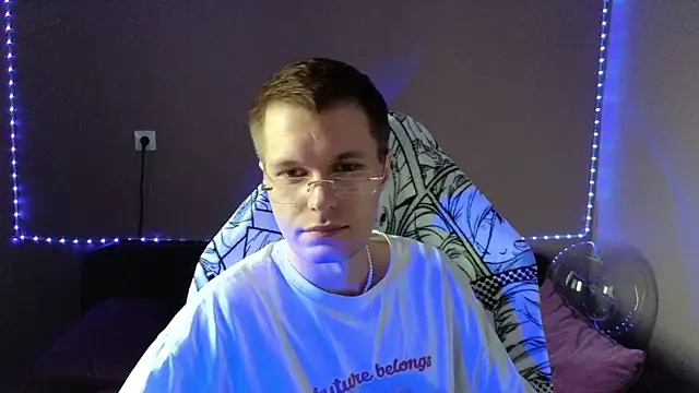 Leonnextdoor online show from 01.08.25