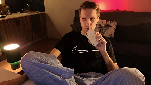 Leonnextdoor online show from 02.04.26