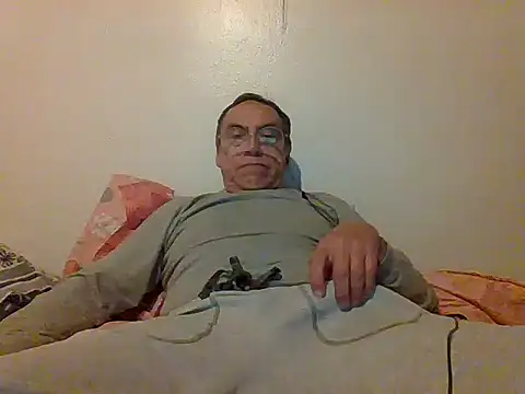 Snapshot of santiagon2015 chatting on 12.26.24 santiagon2015 online show from 12.26.24