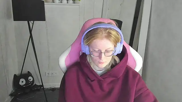 ElizabethHarpper online show from 12.04.25