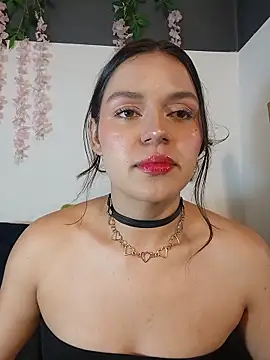 Snapshot of Danni_shy chatting on 05.19.26 Danni shy online show from 05.19.26