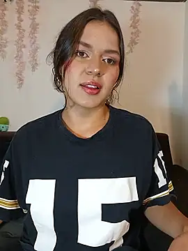 Snapshot of Danni_shy chatting on 05.24.26 Danni shy online show from 05.24.26