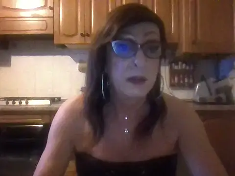 Snapshot of Tiabet chatting on 06.24.26 Tiabet online show from 06.24.26