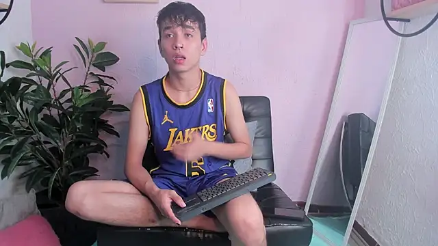 Snapshot of Brian-Ausslos chatting on 01.05.25 Brian-Ausslos online show from 01.05.25