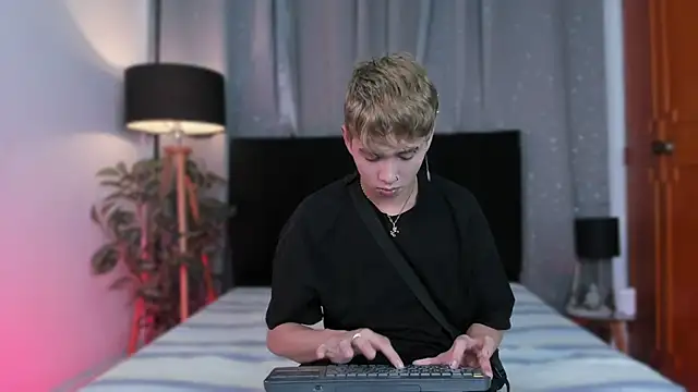 Snapshot of Brian-Ausslos chatting on 01.07.25 Brian-Ausslos online show from 01.07.25