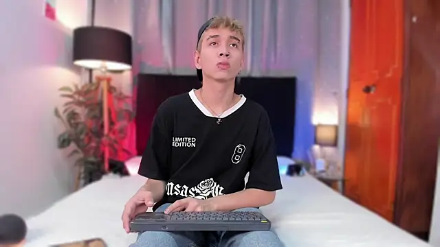 Snapshot of Brian-Ausslos chatting on 01.11.25 Brian-Ausslos online show from 01.11.25