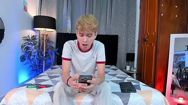 Snapshot of Brian-Ausslos chatting on 02.04.25 Brian-Ausslos online show from 02.04.25