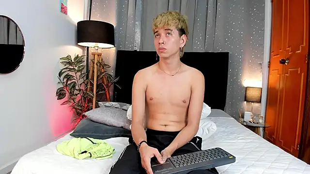 Snapshot of Brian-Ausslos chatting on 02.07.25 Brian-Ausslos online show from 02.07.25