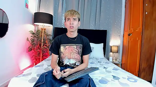 Snapshot of Brian-Ausslos chatting on 02.15.25 Brian-Ausslos online show from 02.15.25