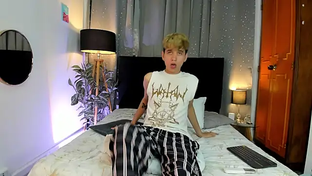 Snapshot of Brian-Ausslos chatting on 02.17.25 Brian-Ausslos online show from 02.17.25