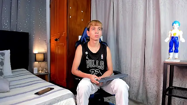 Snapshot of Brian-Ausslos chatting on 02.19.25 Brian-Ausslos online show from 02.19.25