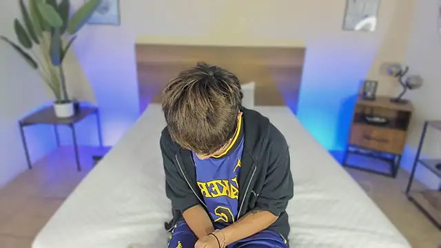 Snapshot of Brian-Ausslos chatting on 11.23.25 Brian-Ausslos online show from 11.23.25