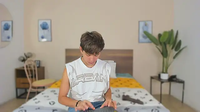 Snapshot of Brian-Ausslos chatting on 11.24.25 Brian-Ausslos online show from 11.24.25