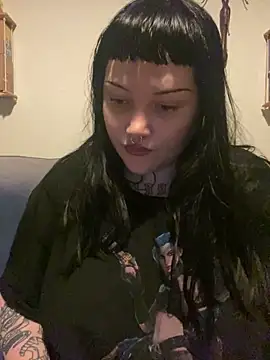 Snapshot of Gothicsiren chatting on 01.06.25 Gothicsiren online show from 01.06.25