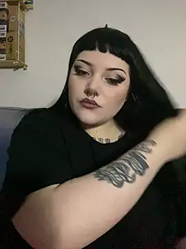 Snapshot of Gothicsiren chatting on 01.20.25 Gothicsiren online show from 01.20.25