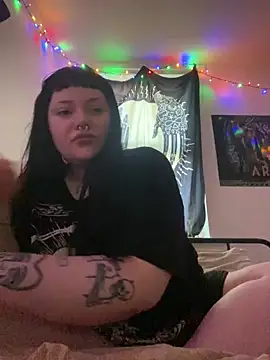 Snapshot of Gothicsiren chatting on 01.24.25 Gothicsiren online show from 01.24.25