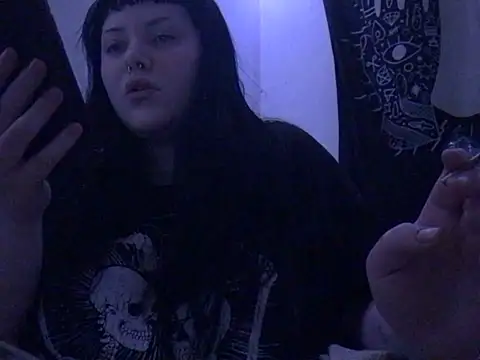 Snapshot of Gothicsiren chatting on 01.25.25 Gothicsiren online show from 01.25.25