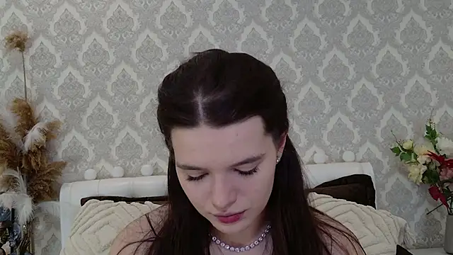 Nellie Medina online show from 02.25.25