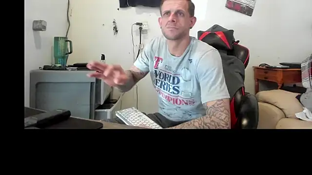 Snapshot of JamesMichael88 chatting on 03.01.25 JamesMichael88 online show from 03.01.25