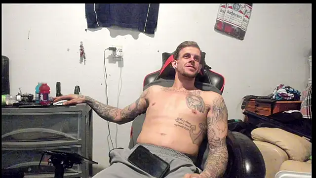 Snapshot of JamesMichael88 chatting on 03.04.25 JamesMichael88 online show from 03.04.25