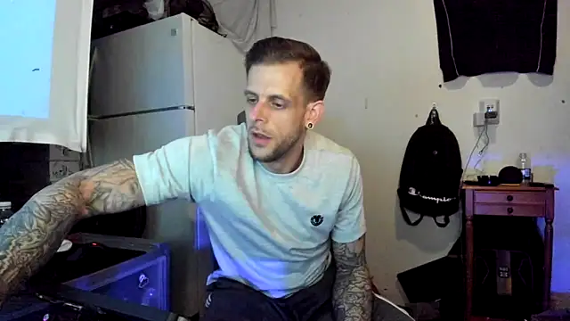 Snapshot of JamesMichael88 chatting on 03.23.25 JamesMichael88 online show from 03.23.25