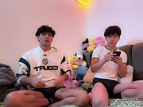 Snapshot of Calacran chatting on 12.31.24 Calacran online show from 12.31.24