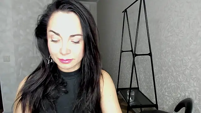 Monica Weiss online show from 03.04.25