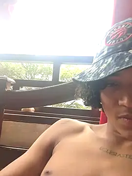 Snapshot of -Damian_Caliente- chatting on 01.08.25 -Damian Caliente- online show from 01.08.25