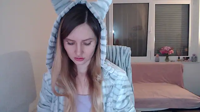 florianikaa online show from 01.28.25