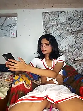 Snapshot of Enna_Zarza_ chatting on 09.25.25 Enna Zarza  online show from 09.25.25