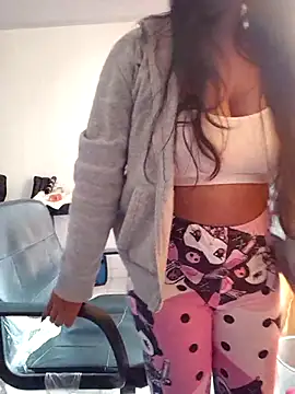 Snapshot of PaulaOrtiz_1 chatting on 04.27.26 PaulaOrtiz 1 online show from 04.27.26