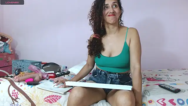 latinabueno41 online show from 02.16.25