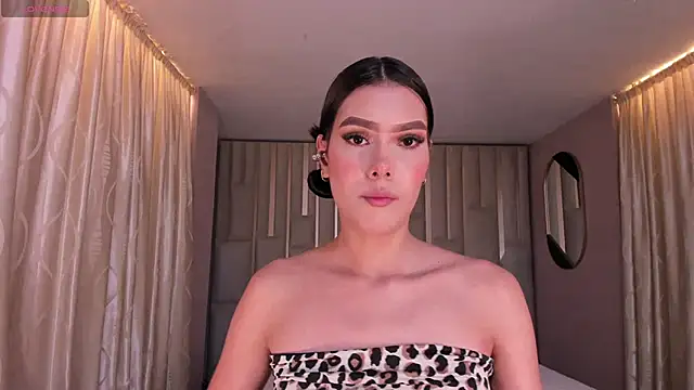 NiaSalvatore online show from 03.04.25